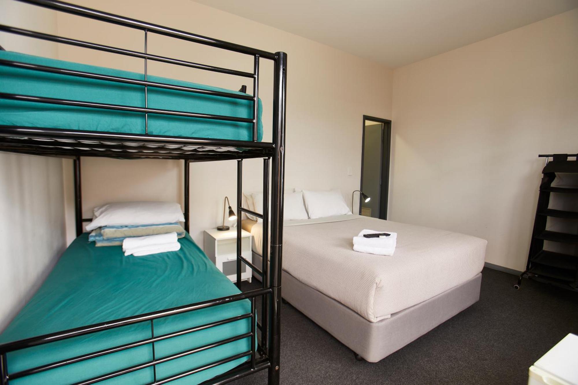 Yha Prison Hostel *