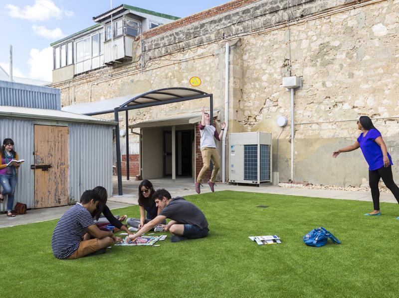 Hostel Yha Prison *